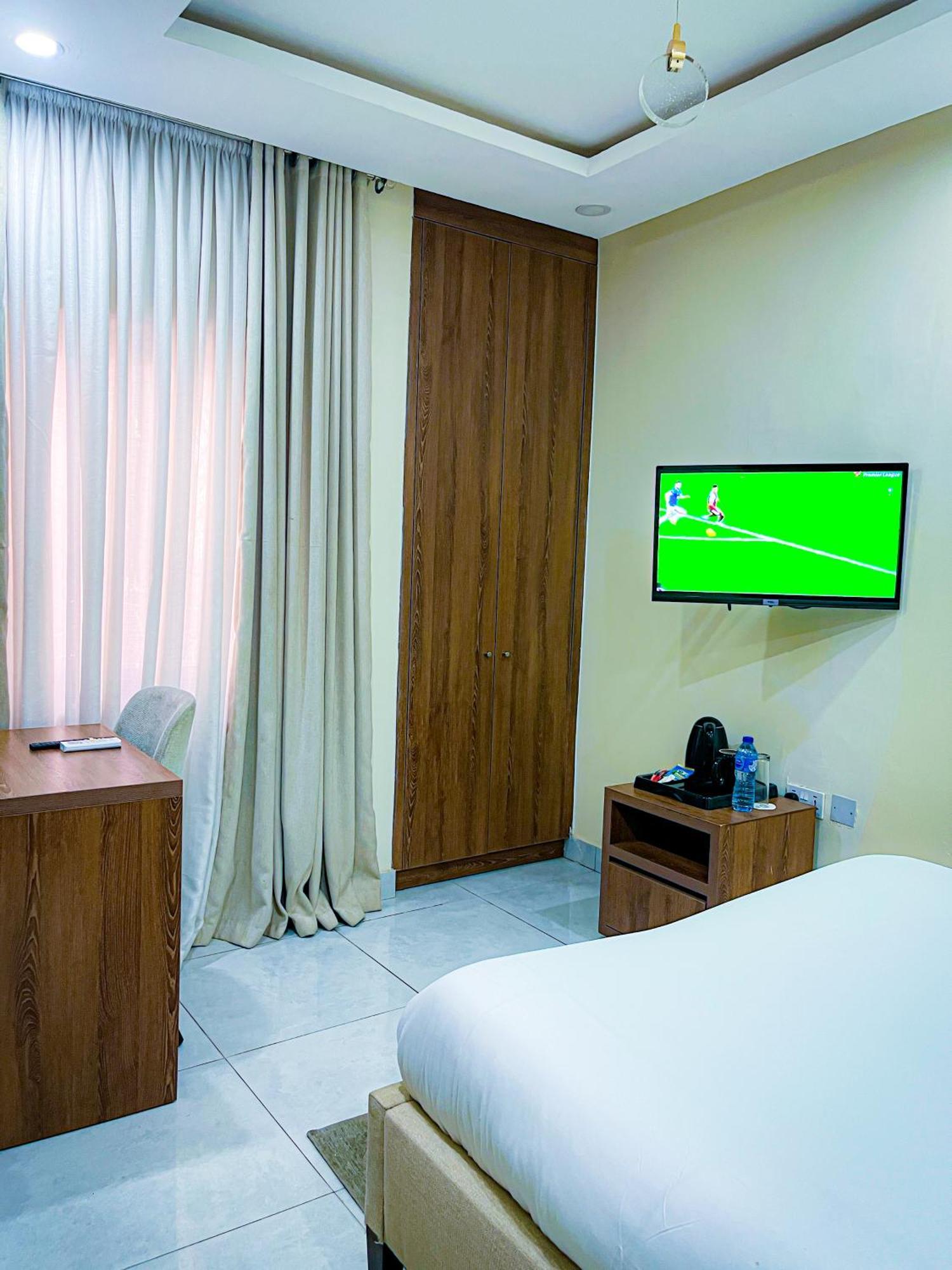 Plush Hotel,אבוג'ה מראה חיצוני תמונה