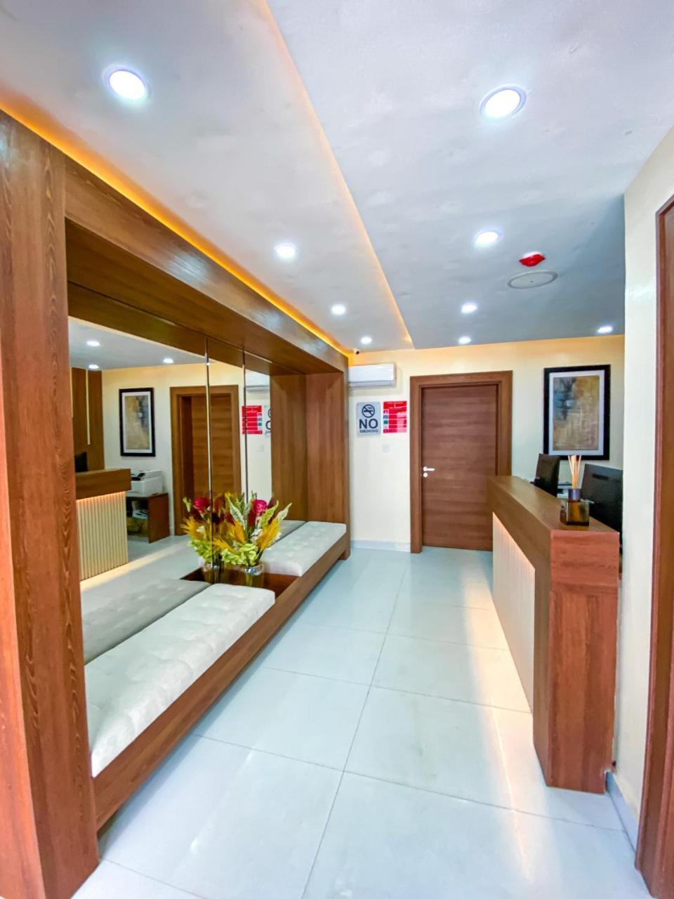 Plush Hotel,אבוג'ה מראה חיצוני תמונה